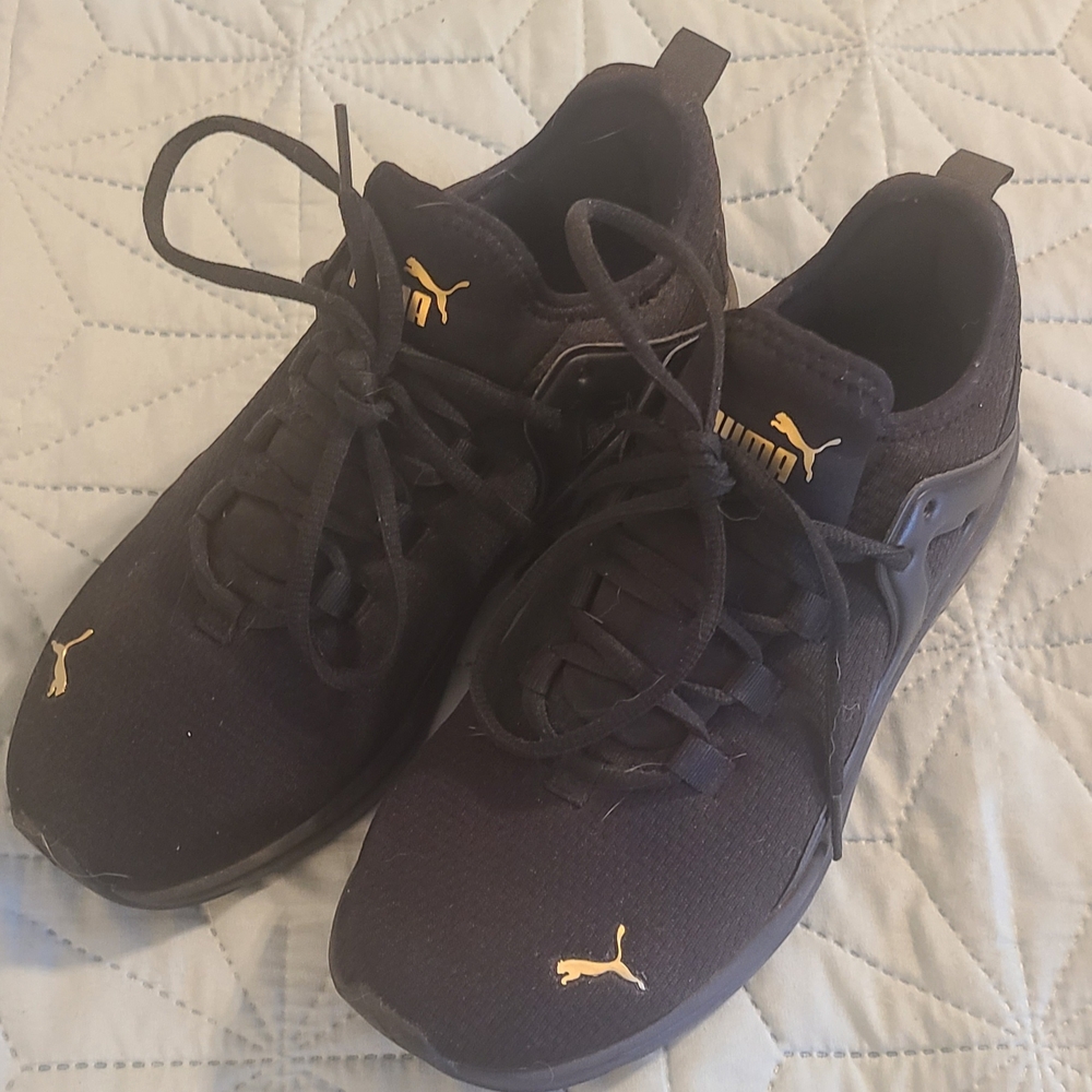 Puma Women's Black Sneakers Sz 8